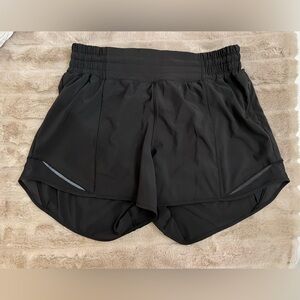 Lululemon 4” high rise Hotty hot shorts in black